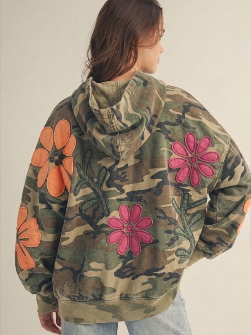 BF91–(ETA 8/15) 🤎🧡💚 STUNNING 🤩 Camo Hoodie with Floral Appliqués - Picture 2 of 2